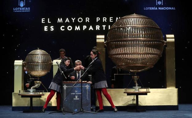 Un momento del Sorteo Extraordinario de la Lotería de Navidad 2017./EFE