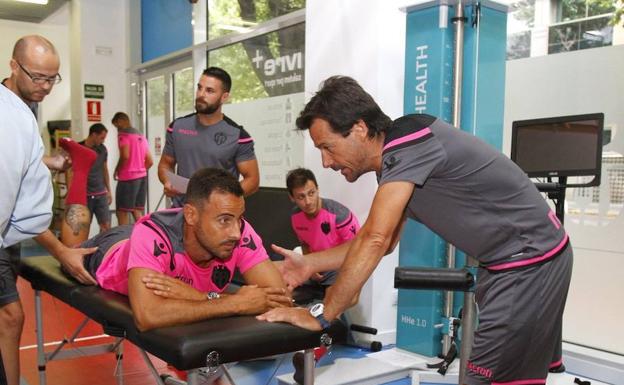 Pedro López durante la revisión médica de hoy