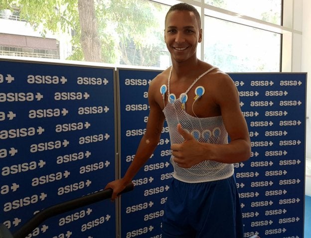 Deyverson se somete ayer al reconocimiento médico.