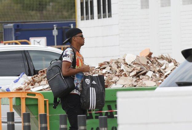 Aderllan Santos, ayer en la ciudad deportiva