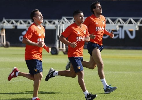 Orellana corre en un entrenamiento.