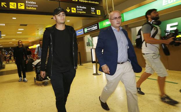 Llegada de Pereira al aeropuerto de Manises a principios de septiembre./Jesús Signes