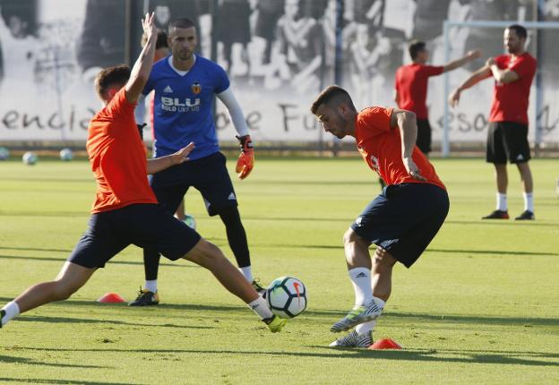 Gayà y Jaume, durante una sesión en la ciudad deportiva. / jesús signes