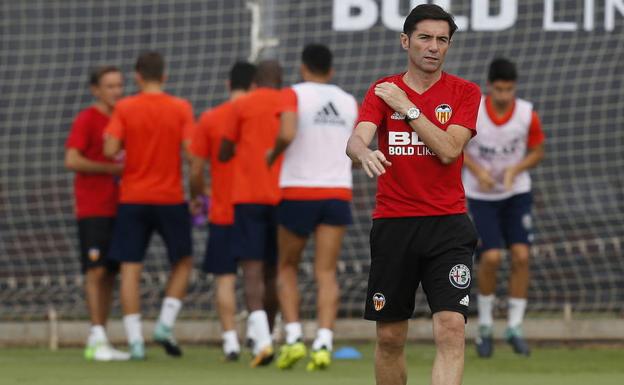 Marcelino durante un entrenamiento del Valencia./LP