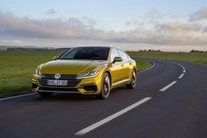 La nueva berlina premium de Volkswagen afronta un deportivo formato coupé./