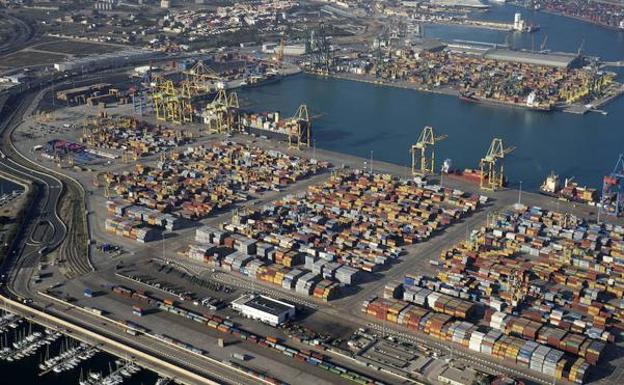 El puerto de Valencia aumentó el tráfico de contenedores un 4,8 % en mayo