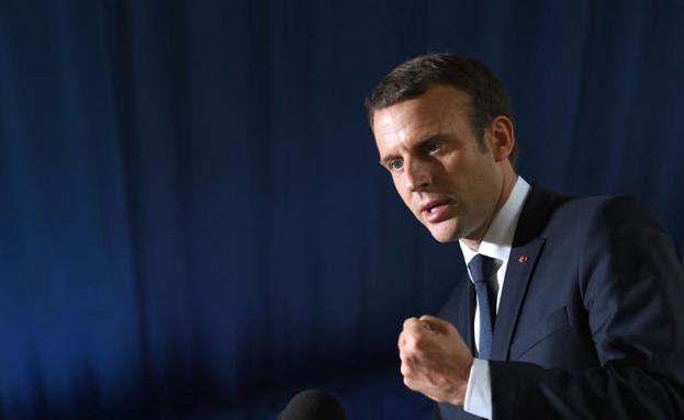 Macron.