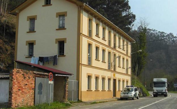 Casa-cuartel de la Guardia Civil en Trevías.