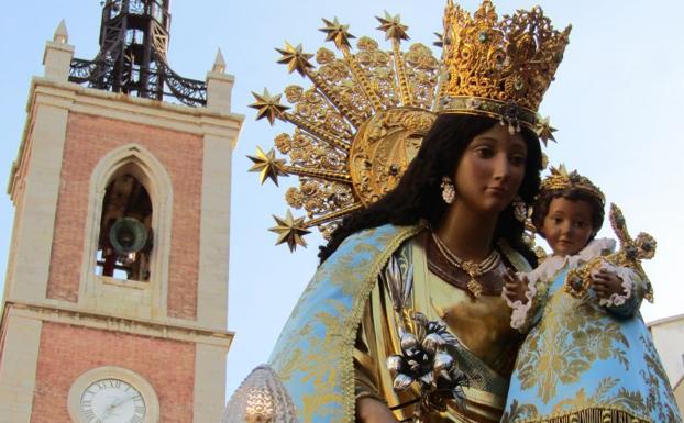Imagen peregrina de la Virgen de los Desamparados en Sagunto.