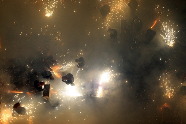 Tiradores en plena celebración de una Cordà.