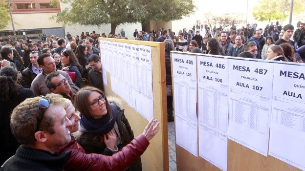 Aspirantes a las pruebas de formación sanitaria especializada realizadas en Tarongers.