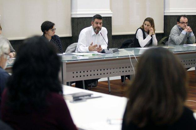 El concejal de Comercio, Carlos Galiana, preside la reunión del Consell Local de Comerç de Valencia.