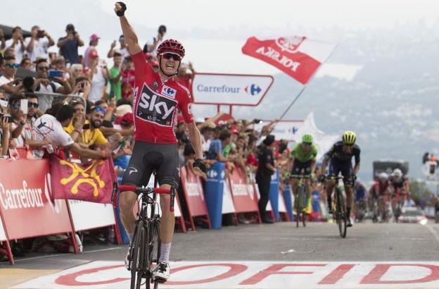 Froome celebra su victoria en Cumbres del Sol. Poble Nou de Benitatxell