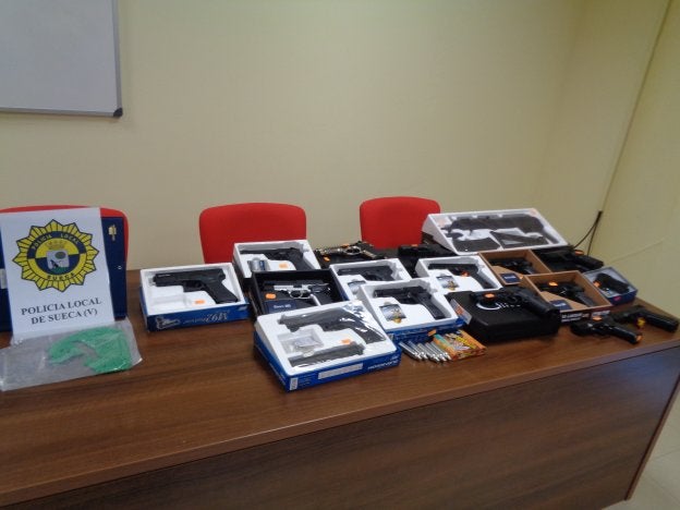 Armas requisadas en El Perelló por la Policía Local de Sueca.