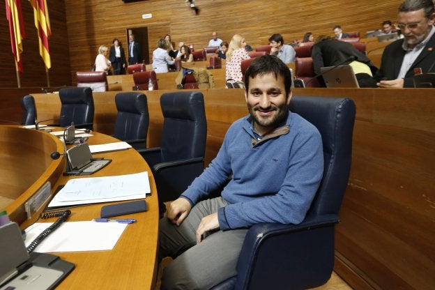 El conseller de Educación, Vicent Marzà, en Les Corts.