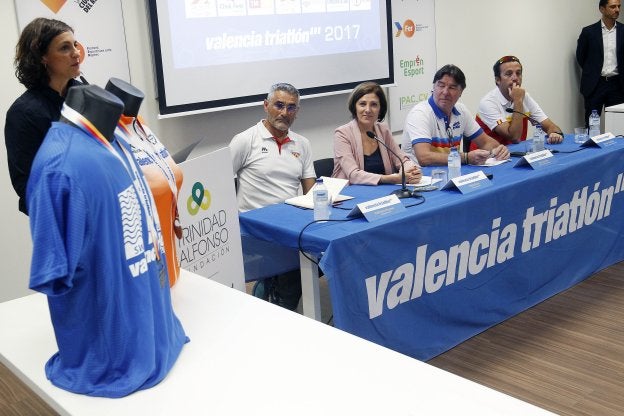 De izda a dcha, Elena Tejedor, Valeriano Moreno, Maite Girau, José Luis Juan y Jorge García.