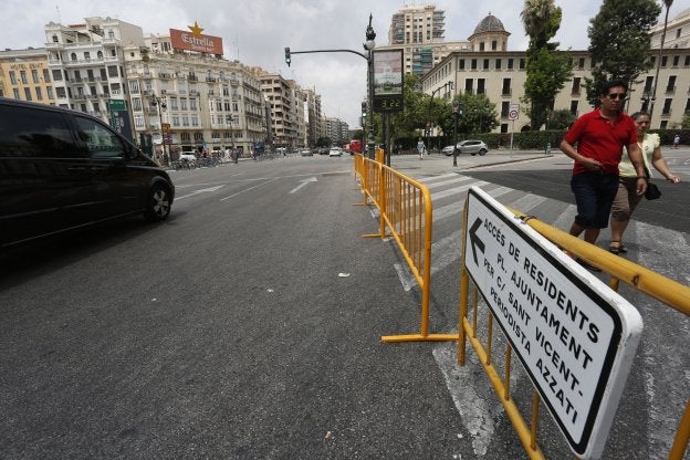 Corte de tráfico entre las calles Xàtiva y Marqués de Sotelo.