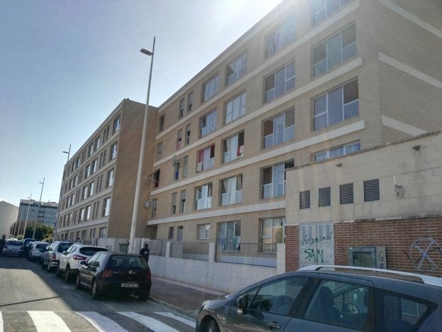 Edificio de la calle Perú, uno de los más afectados por ocupaciones ilegales en Gandia.