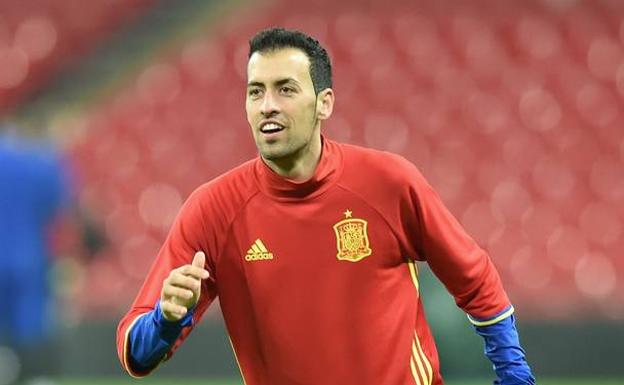 Sergio Busquets, en un entrenamiento con la selección. /Efe
