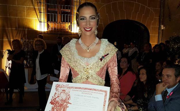 Raquel Alario, con el certiicado./LP