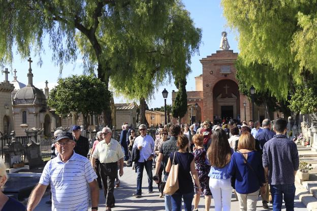 El cementerio General fue uno de los más visitados. / manuel molines