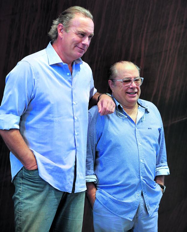 Bertín y Arévalo, en una presentación de su espectáculo 'Mellizos' hace un año. / luis ángel gómez