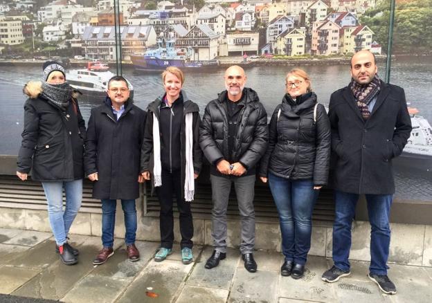 Los representantes de las ciudades implicadas en el programa 'Youth in action' en Bergen. / LP
