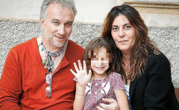 Fernando Blanco y Margalida Garau, con Nadia./Archivo