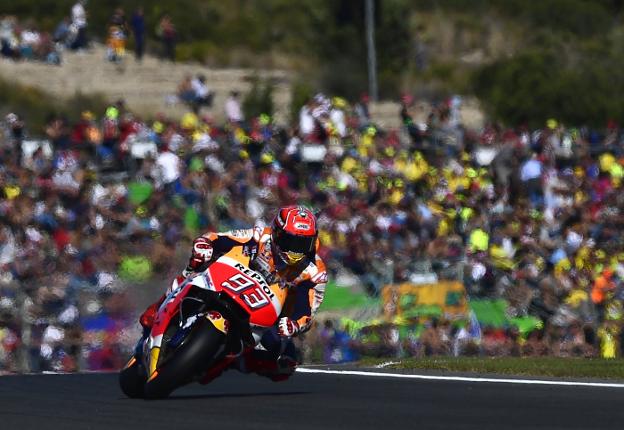 Marc Márquez lideró ayer los entrenamientos oficiales y está a un paso del campeonato. / AFP PHOTO/-PHILIPPE MARCOU