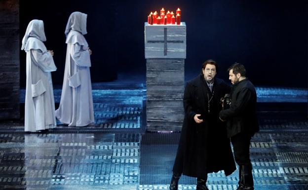 Plácido Domingo, en una de las funciones de 'Don Carlo'. /EFE/Kai Försterling