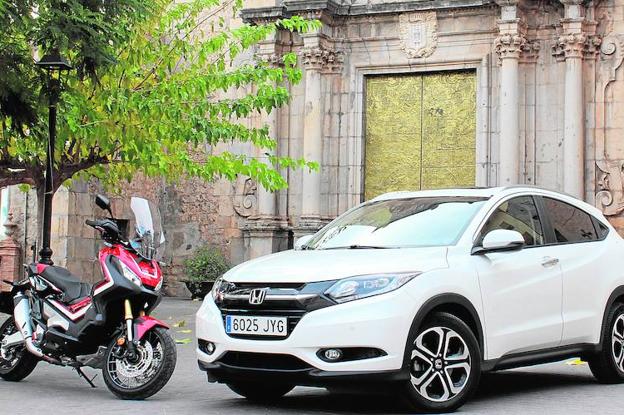 Con 54 CV y un precio de 11.500 euros, la X-ADV es el primer scooter crossover./