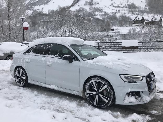 La nieve se convirtió, como nunca, en protagonista de la prueba. La tracción total nos salvó de muchos apuros./
