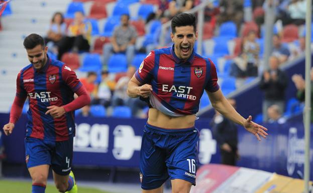 Chema celebra un gol en Orriols. /Manuel Molines