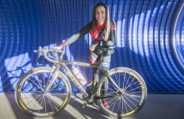 Miriam Roselló, en el Centro Deportivo de Moncada. / damián torres