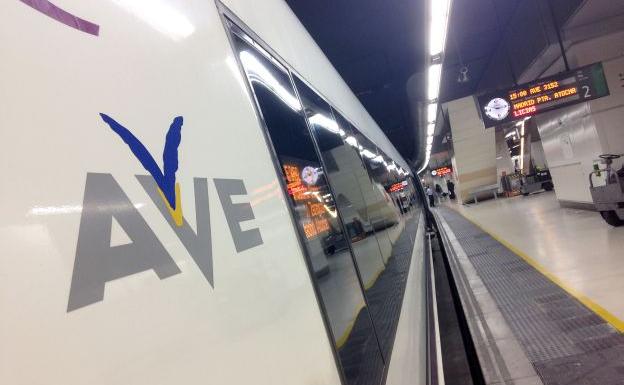 AVE en la estación. /Alberto Ferreras