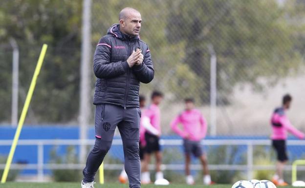 Paco López, durante un entrenamiento /Levante UD