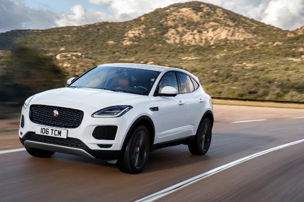 Dinámico en carretera, el nuevo SUV británico no olvida los orígenes deportivos de Jaguar, ni tampoco el lujo que envuelve a la marca./