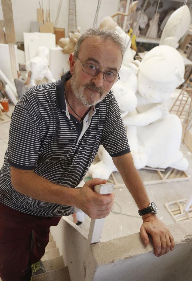 José Ramón Espuig,
en su taller. / jesús signes