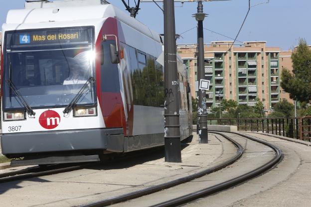 Una línea de tranvía en Valencia. / m. molines