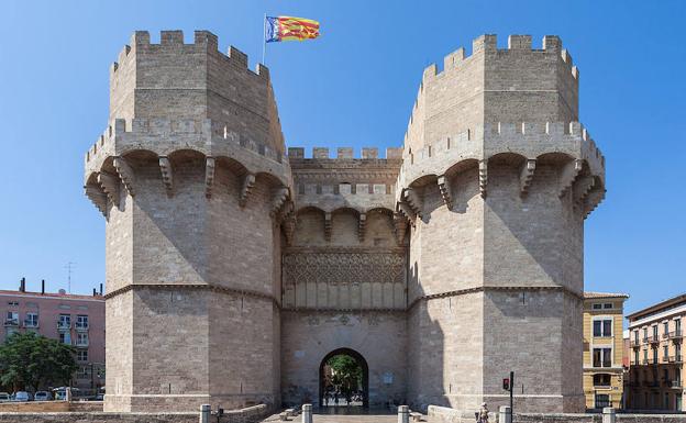 Fachada actual de las Torres de Serranos.