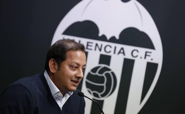 Anil Murthy en la presentación de un jugador el pasado enero./LP