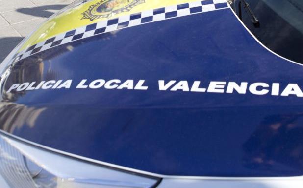 Vehículo de la Policía Local de Valencia./Damián Torres