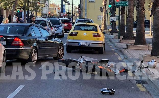 Un motorista muere al estrellarse en la puerta del Hospital de la Malvarrosa