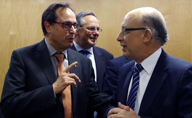 El conseller de Hacienda, Vicent Soler, y el ministro Montoro./EFE
