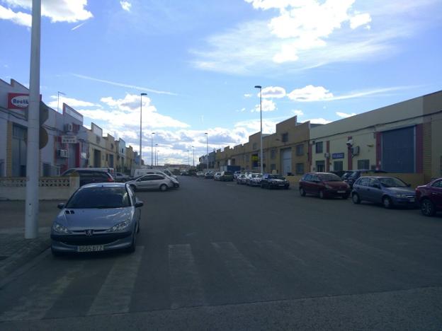 Una de las calles del polígono de Alboraya. / lp