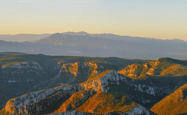 Panorámica del Macizo del Montdúver y conexión con la sierra del Buixcarró.