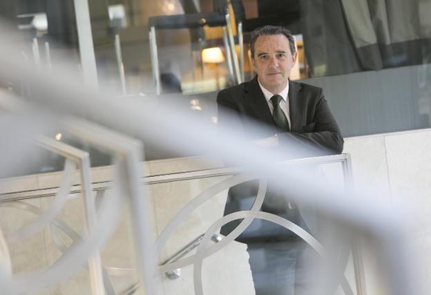 Javier Palau, en un momento previo a la entrevista. / damián torres