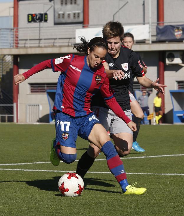 Alharilla durante el partido ante el Athletic Club de la primera vuelta. / jesús signes