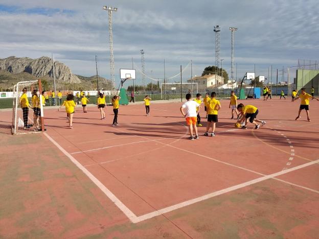 Un momento del Encuentro de Escuelas Deportivas Municipales de Ondara. / LP