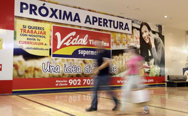 Anuncio de la apertura de un supermercado Vidal en Murcia. /F. M. / LV